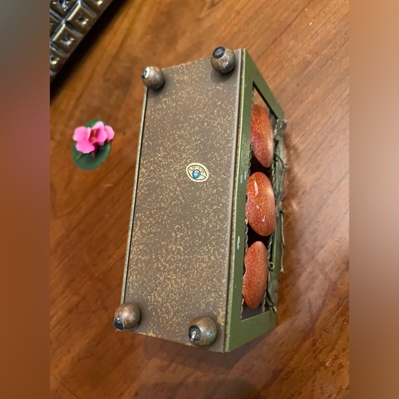 Metal Apple & Vine Wire Design Napkin or Letter Holder with 4 round feet - Picture 8 of 8